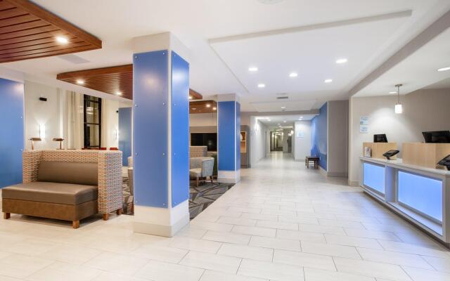 Holiday Inn Express & Suites Phoenix - Glendale Sports Dist by IHG