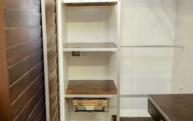 Modern 1BR Walk to Beach & City Spots