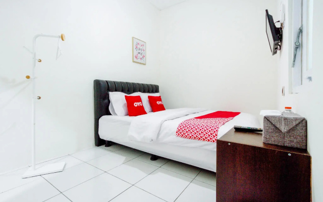OYO 2975 House Of Mahira Syariah