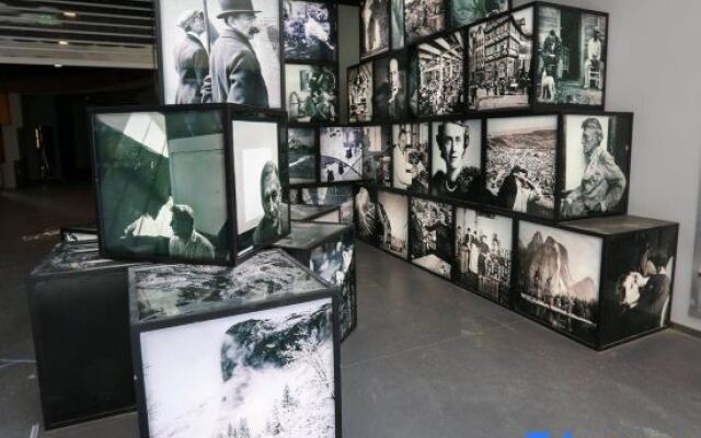 Photography International Hotel