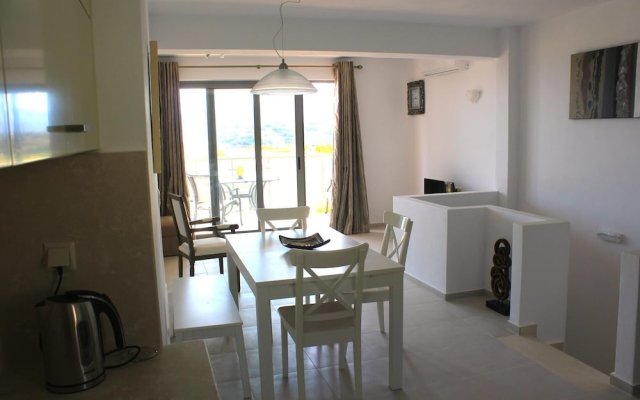 Immaculate 2-bed Apartment in Makrygialos