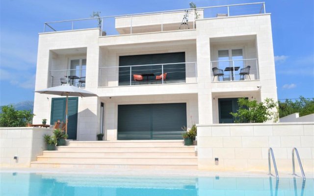 Sea view villa with a pool-3 apartments