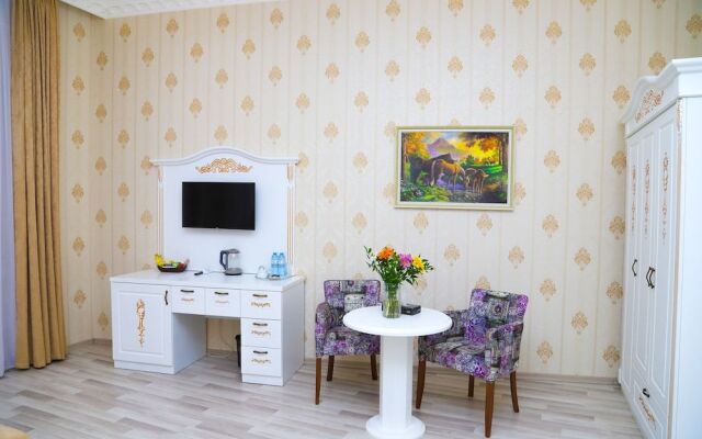 White Boutique Baku Hotel