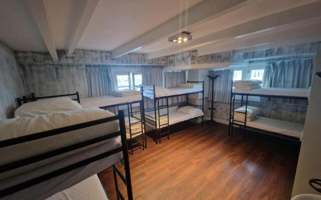 Amigo Hotel - Hostel