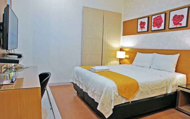 RedDoorz near Plaza Marina