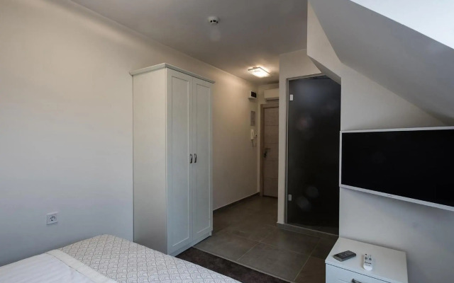 Caro Aparthotel