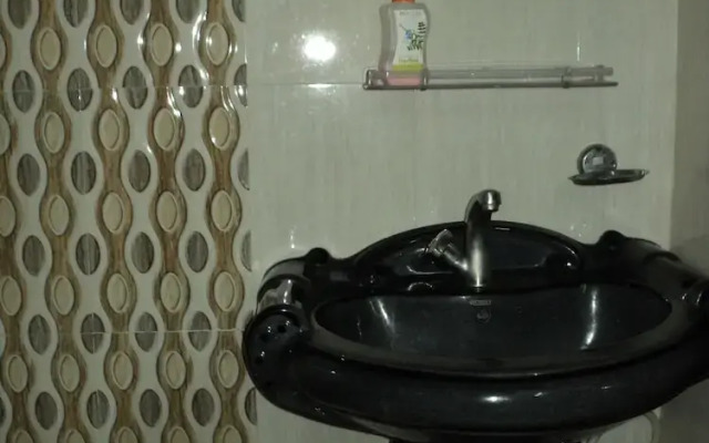 Royal Guest House & Service Apartment