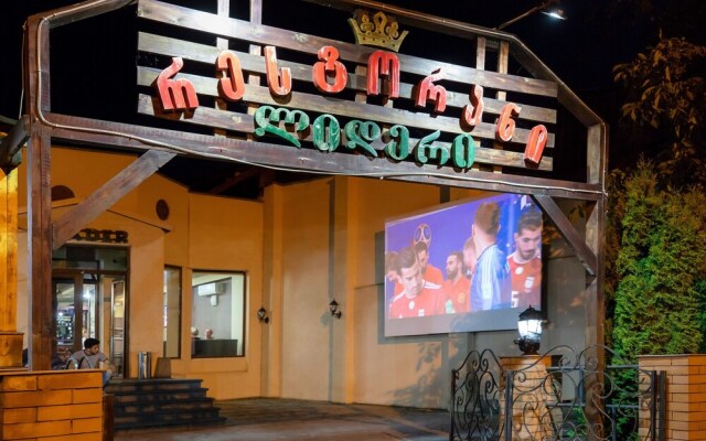 Leader Hotel