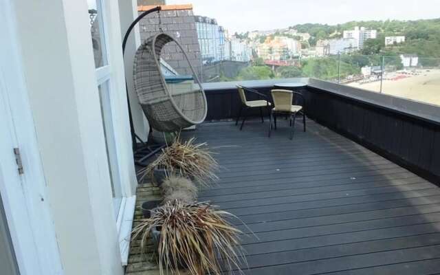 Royal Victoria Court 11