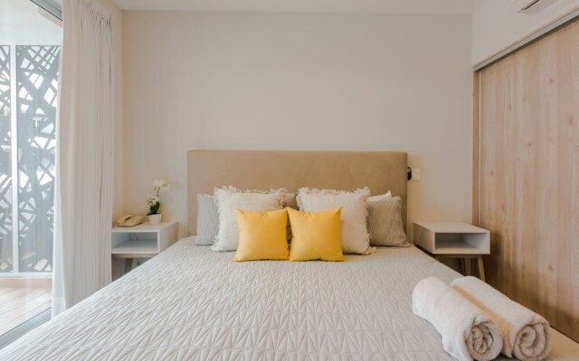LUXURY 1-bdr -ROOFTOP POOL-GYM-PARK G310