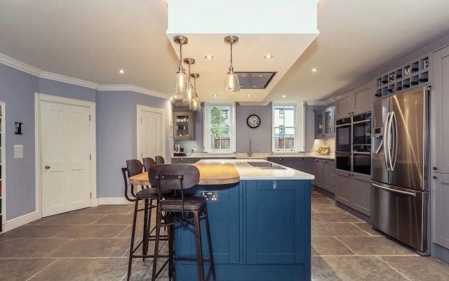 Vallis Oak Villa
