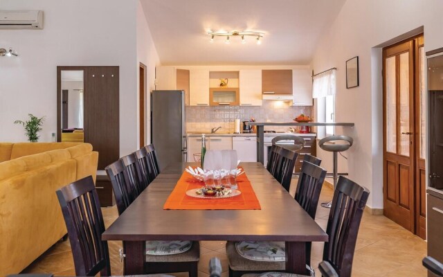 Amazing Home in Krnica with Hot Tub, WiFi & 4 Bedrooms