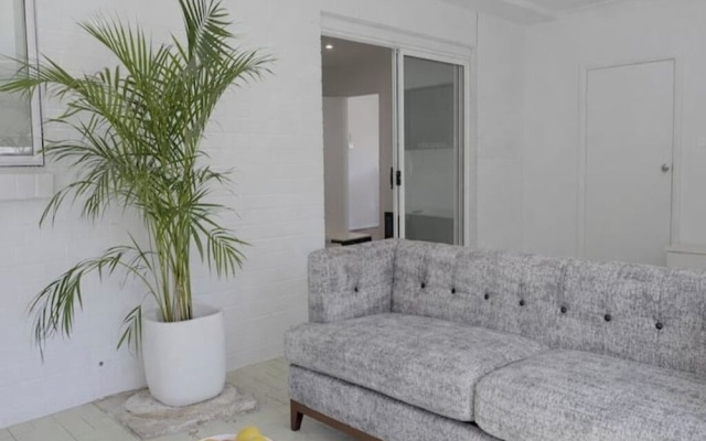 6BR Retreat Stay 5 Min from Airport – Guest Rooms – Tamworth