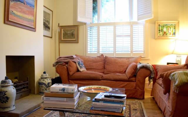 2 Bedroom Family Home In Brixton