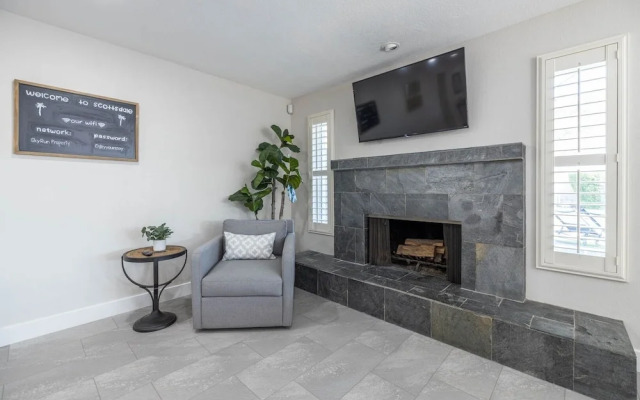 Scottsdale Waltann 3 Bedroom Home by RedAwning