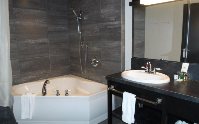 Grand Times Hotel Sherbrooke
