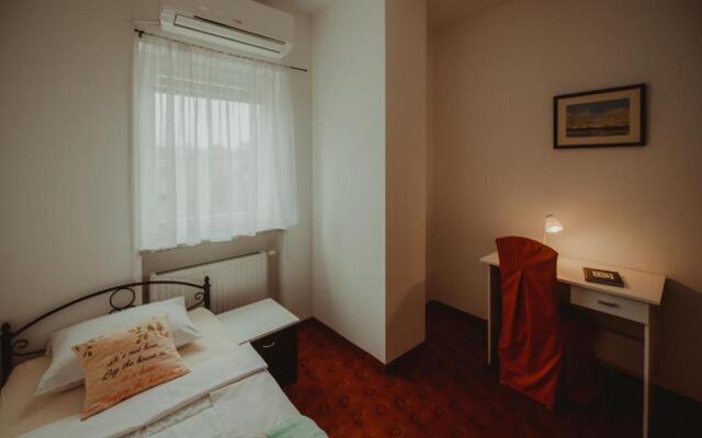 B&B Laguna