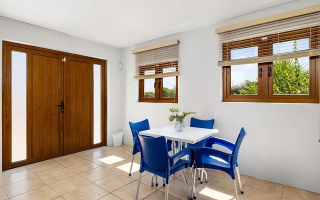 Spacious 4BR Villa Private Pool Cozy Location