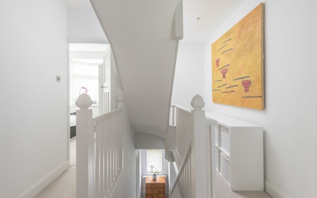 Fashionable Family home in Southfields