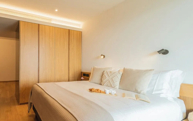 Pureview Luxury Suites, with breakfast & pool
