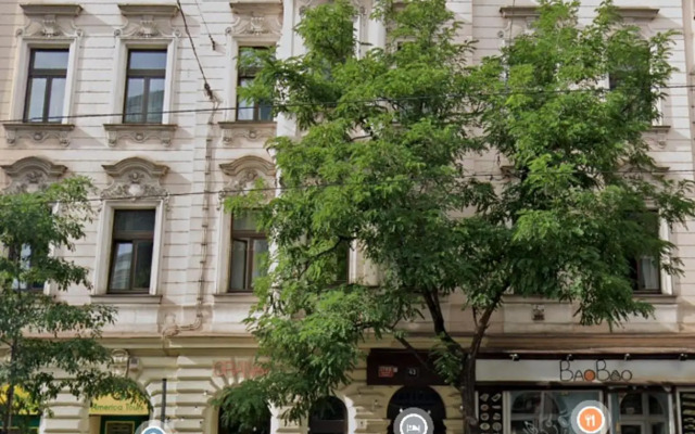 Quite Loft with Balcony and 3 Air Conditioners