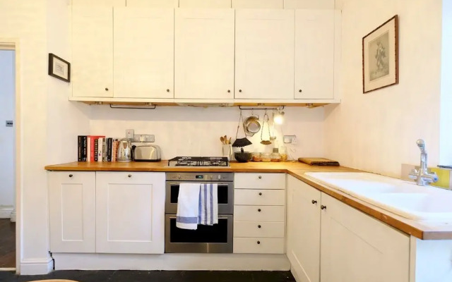 Bright and Modern One Bed in Central London