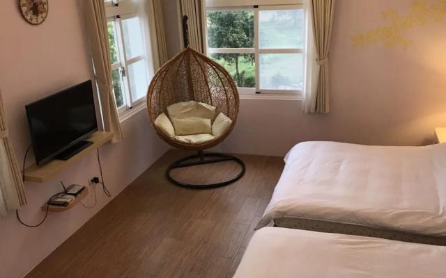 Straybirds BnB