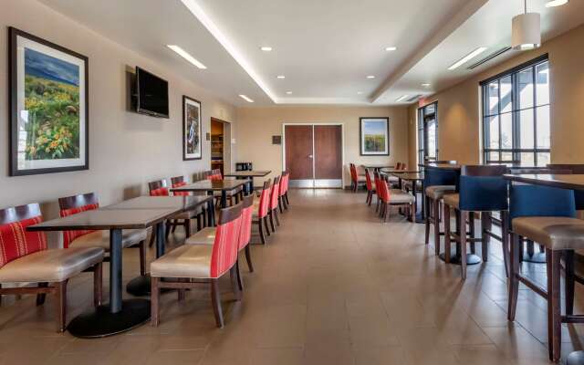 Comfort Suites Airport - University