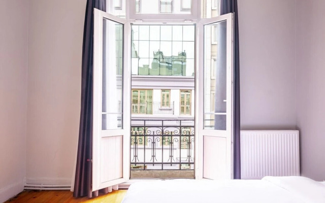 Refreshing and Central Apartment in Beyoglu