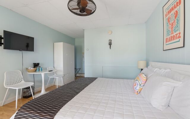 The Beaches Motel and Cottages