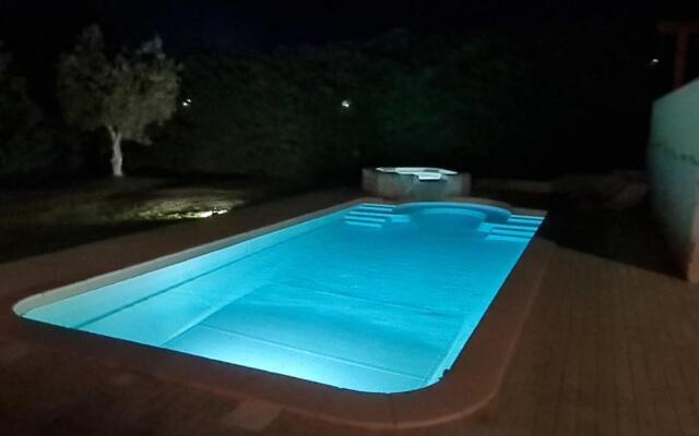 Villa Vivi. Piscina, idro, giardino e condizionatore