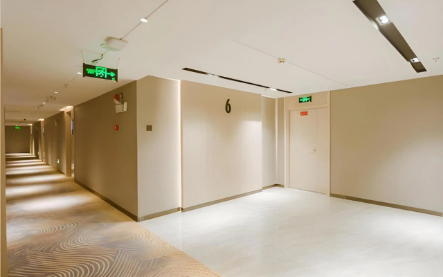 Echarm Hotel (Nanchang Bayi Square Subway Station Wushang MALL)