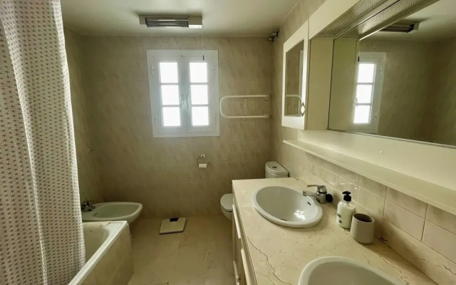 Marbella - House - Sleeps 4 - Pool - Parking