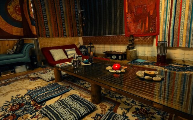 Linker Party House - Hostel