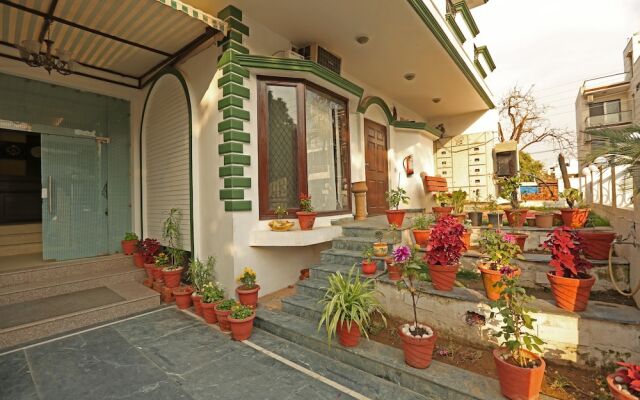 OYO 8535 Hotel Mayarch