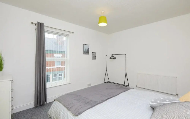 4 Bed Derby House - Long Stays- Parking