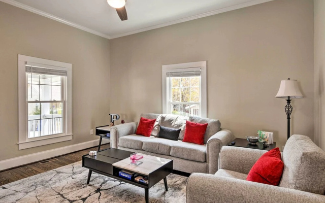 Ideally Located 'penne Place' w/ Deck & Grill