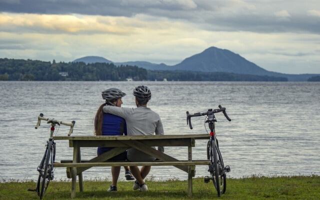 Au Sommet Du Lac Magog