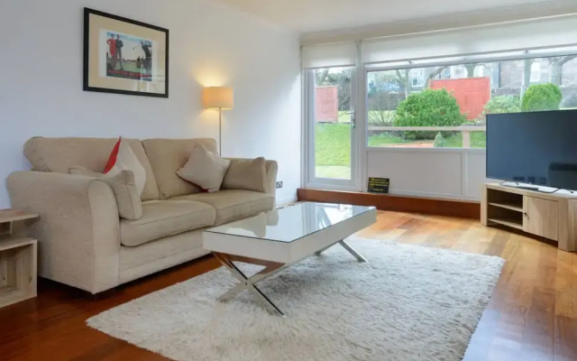 Corrin - Chic 1 Bedroom Apartment