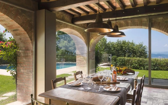 Private villa sleeps 10 with garden and swimming pool-VILLA IL MANDORLO