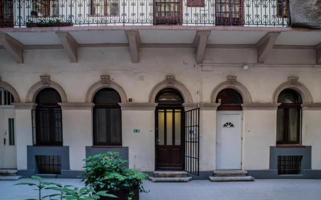 Very stylish and fresh studio home in the center