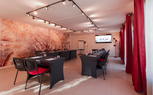 Kyriad Marseille - Vitrolles Aéroport