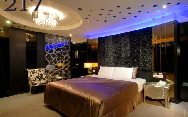 WE Motel