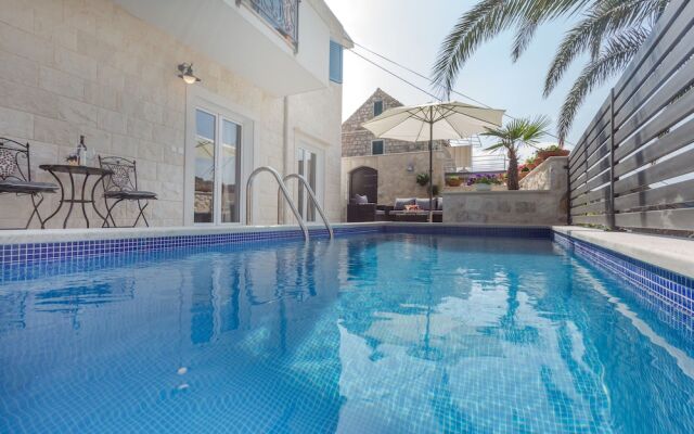 Villa Capitis in the Centre with luxury pool