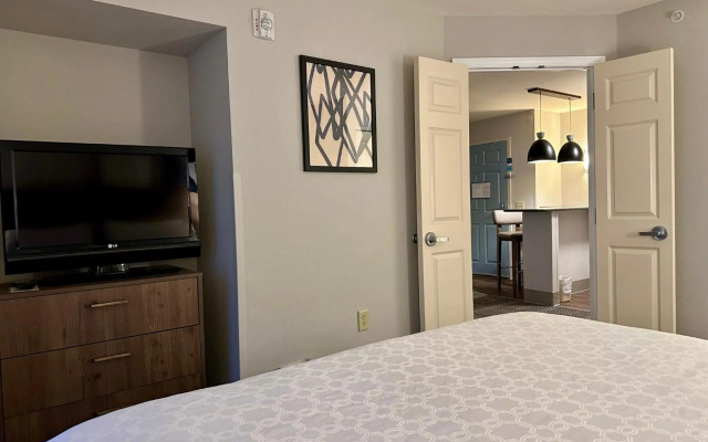 Staybridge Suites Milwaukee West-Oconomowoc by IHG