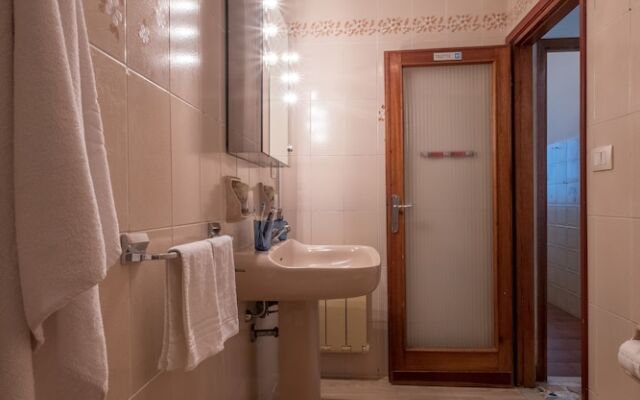 Santa Maria Novella Beautiful View for 6 - Three Bedroom Apartment, Sleeps 6