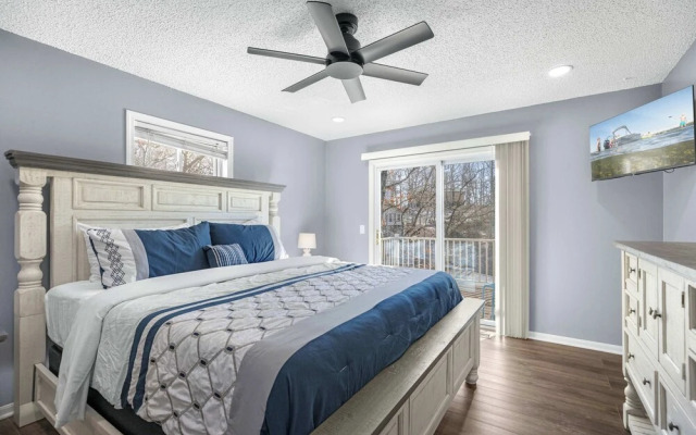 Lakation at the Waters Edge