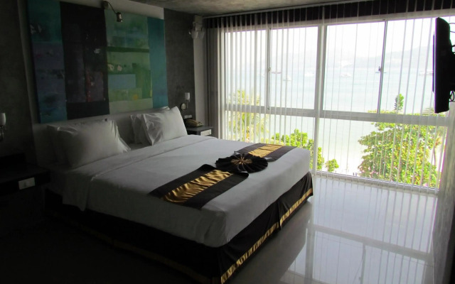 The Front Hotel and Apartment