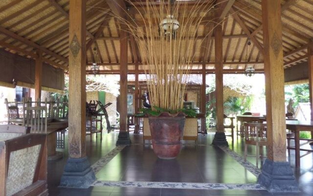 瓦纳普拉斯塔别墅(Wanaprasta Villa)