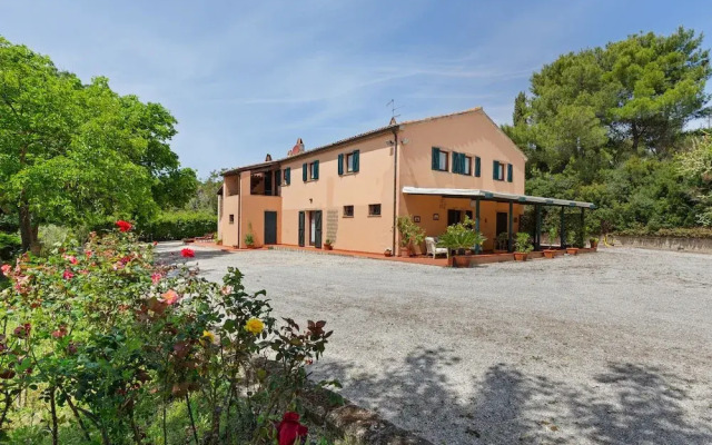 Traditional Villa in Varano With Private Garden